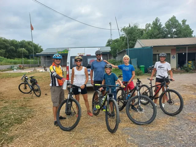 Siem Reap – Cycle To Banteay Samre ,Srei Temple – 1 Day 2
